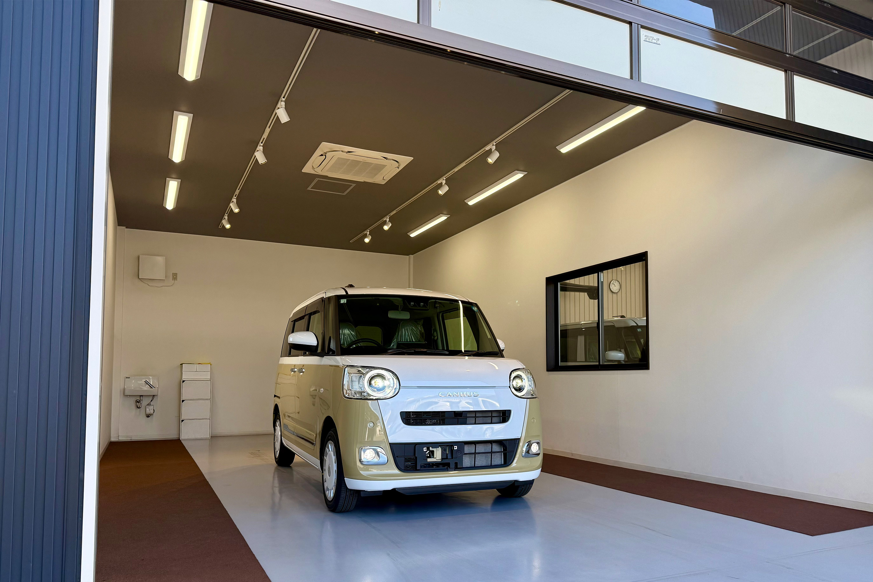 納車ルームでの記念写真